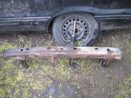 Лот 663. Усилитель заднего бампера Nissan Sunny N14. Старт с 15 рублей!