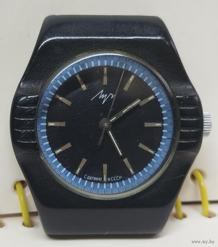 Не частые часы "Луч" в пластиковом корпусе