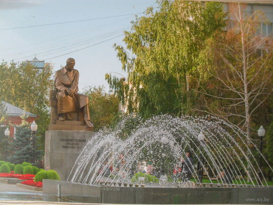 ПОДПИСАННАЯ ОТКРЫТКА ПРОШЕДШАЯ ПОЧТУ. РОССИЯ. СКВЕР АЛЕКСАНДРА ПОПОВА. ПАМЯТНИК. ФОНТАН.