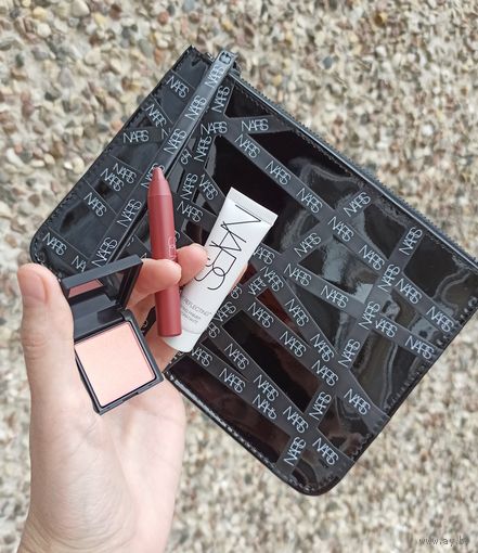 Набор миниатюр Nars в косметичке