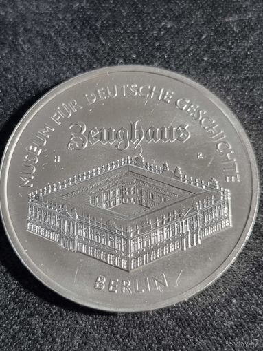 ГДР 5 марок 1990 Берлинский арсенал