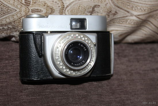 Плёночный фотоаппарат "REVUE N", не рабочий.