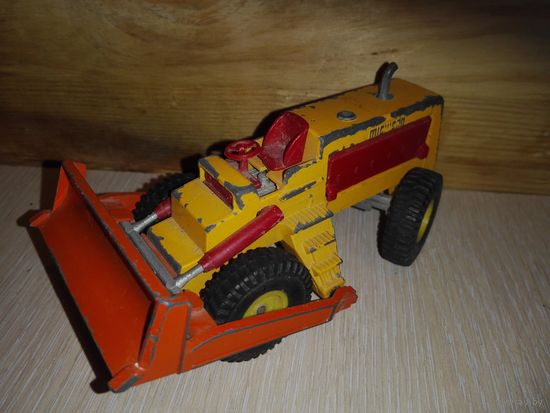 Трактор с ковшом.Siku.1/55