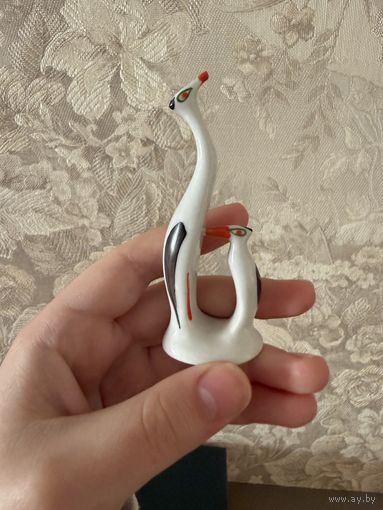 Цапля с цыпленком фарфор