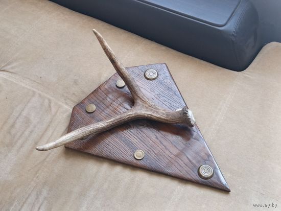 Рог с подставкой с медными вставками. С 1 рубля!