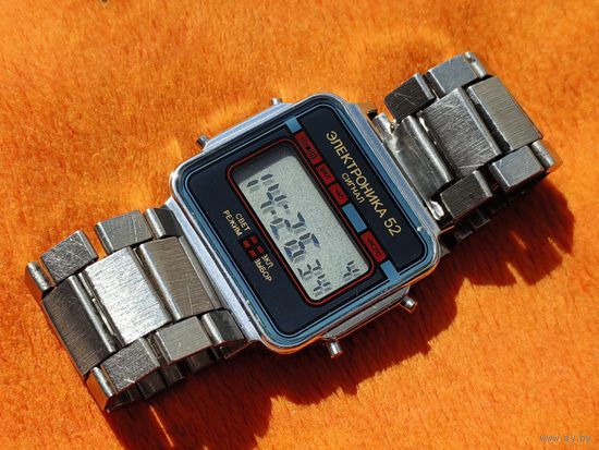 Электронные часы. Электроника 52, браслет бонусом. Торг есть.
