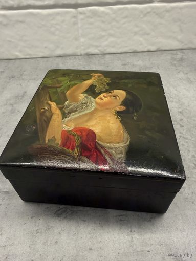 Старинная Шкатулка. ДЕВУШКА с ВИНОГРАДОМ. Палех? Федоскино?.  Распродажа коллекции!!!