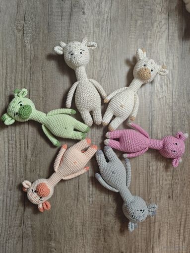 Разноцветные жирафики Игрушка мягкая плюшевая амигуруми жираф интерьер ручная работа handmade кукла