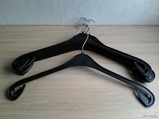 Шесть Вешалок - Одним Лотом.