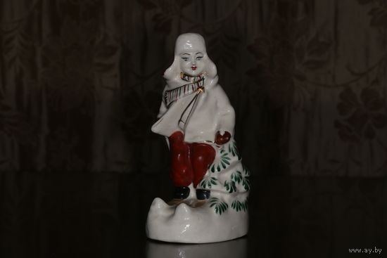 Фарфоровая статуэтка "Лыжник" ЗХК