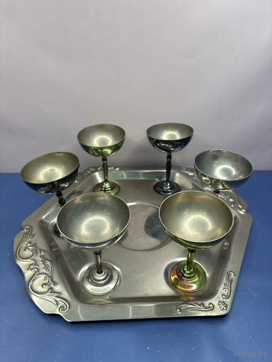 Набор старинных рюмок и подноса