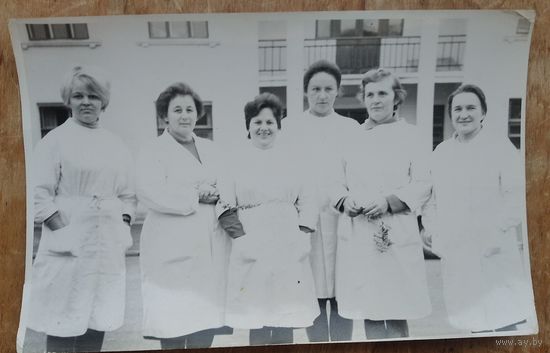 3 фото сотрудниц поликлиники Минского аэропорта. 1972 г. 13х18 см. Цена за все.