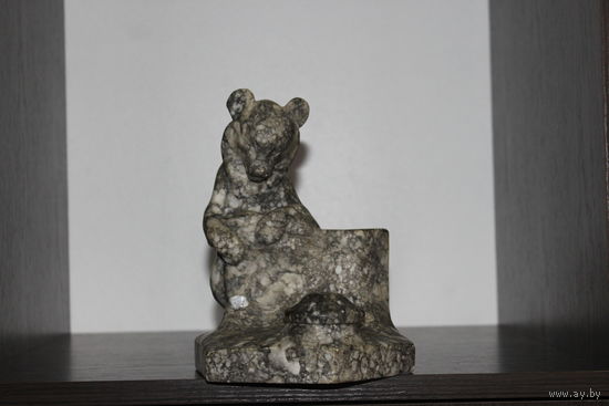 Подсвечник из мраморного камня "Медведь".