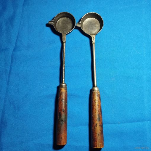 Старый литейный ковш для свинца