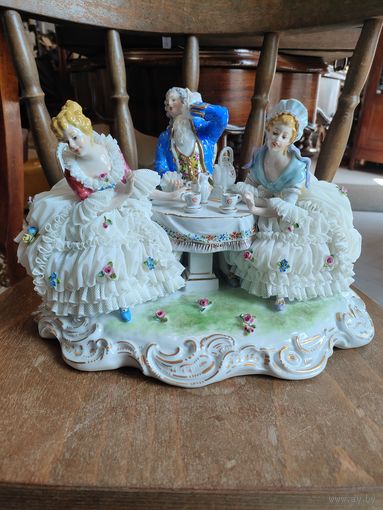 Статуэтка фарфоровая "Чаепитие"