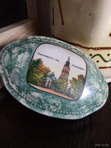 Шкатулка фарфоровая.