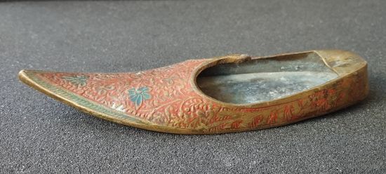 Пепельница латунная Башмак, длина 16.5 см