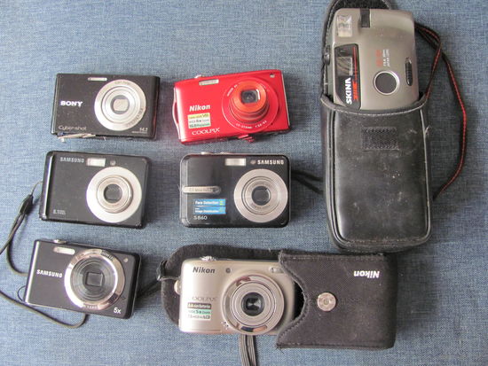 6 цифровых фотоаппаратов,плюс мыльница.