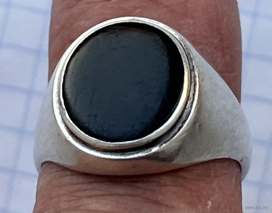 Перстень. Серебро, камень. 925. р-р 18.