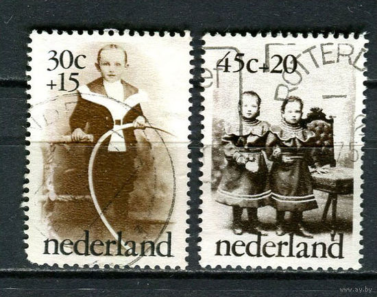 Нидерланды - 1974 - Дети - 2 марки. Гашеные.  (Лот 15JB)-TG3P56