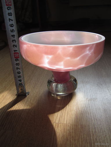 Шикарная конфетница . Розовое стекло