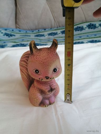 Игрушка резиновая пищалка белочка