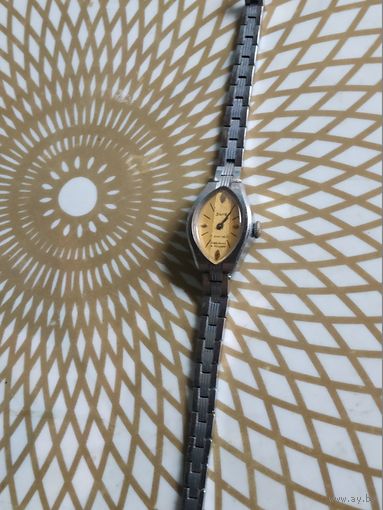 Часы наручные Заря с браслетом.  В коллекцию,ремонт,на запчасти.Состояние на скане.