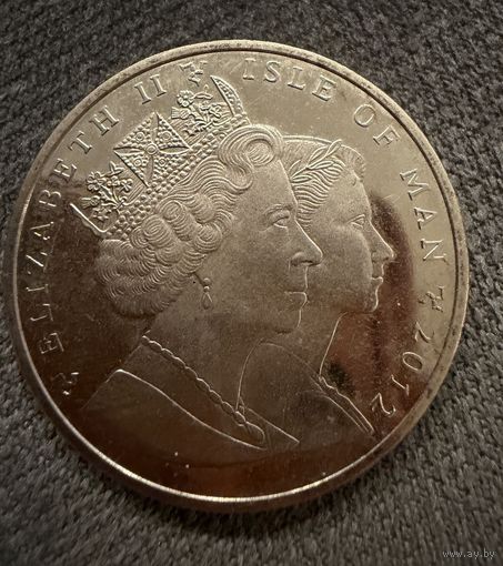 Монета. 1 крона Острова Мэн выпущенная в 2012 году в честь Чемпионата Европы по футболу
