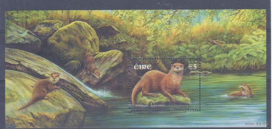 [518] Ирландия 2001. Фауна.Выдры. БЛОК MNH. Кат.10 е.