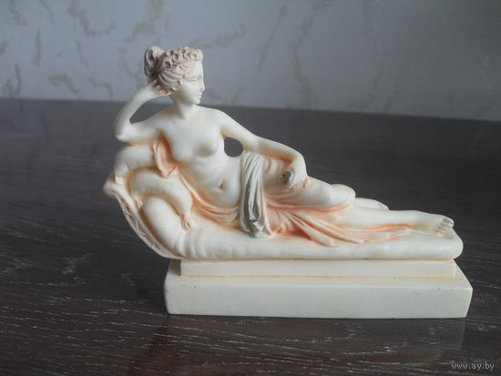 Статуэтка,алебастр,9.5Х13.5 см.Греция.