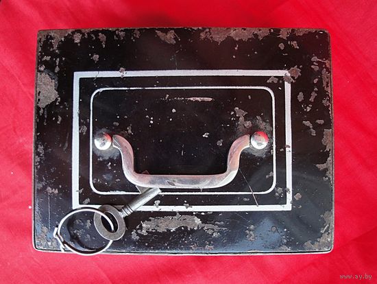 Шкатулка-сейф с ключом (СССР)