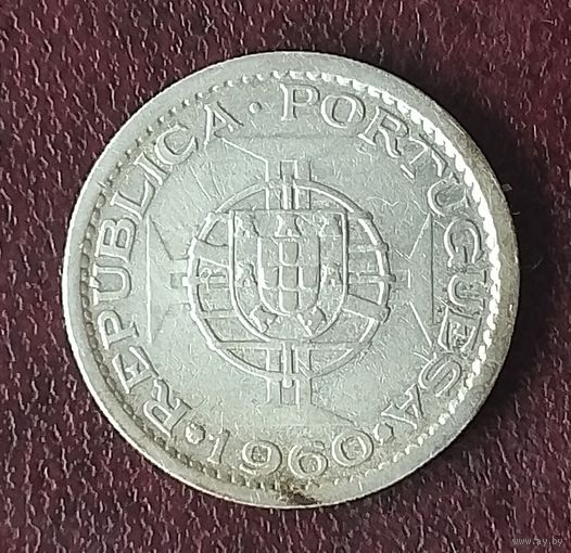 Серебро 0.650! Мозамбик 5 эскудо, 1960