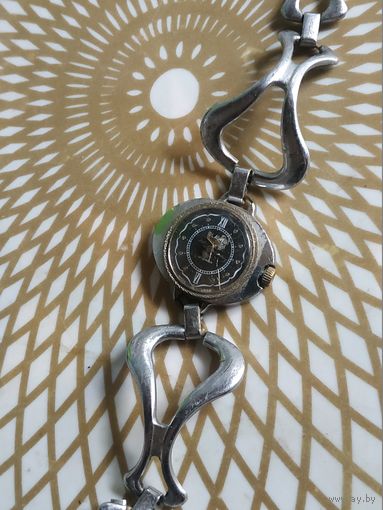 Часы наручные Слава с браслетом.  В коллекцию,ремонт,на запчасти.Состояние на скане.