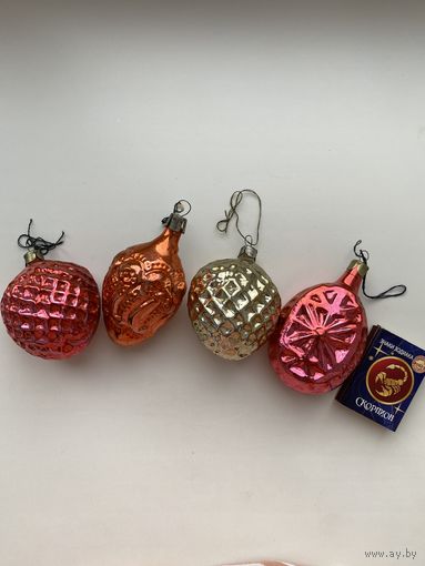 Лот елочных игрушек.