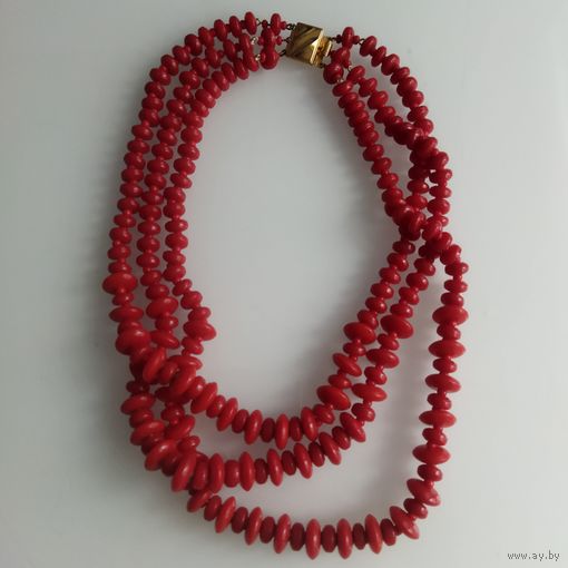 Колье тройное градуированное.Коралловое стекло.  Винтаж. 45 см.