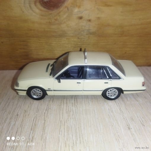 Модель OPEL SENATOR 1:43