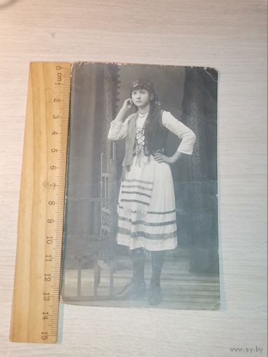Фотография, почтовая карточка, 1920-е, фото в национальном костюме,  размер 13.5*8.5 см., Гомель.