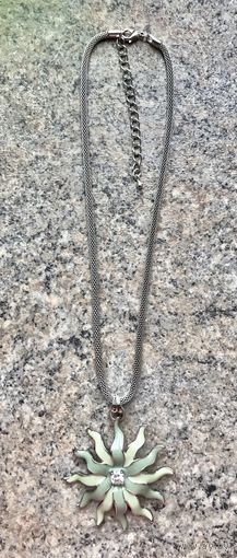 Кулон. Кулон на цепочке