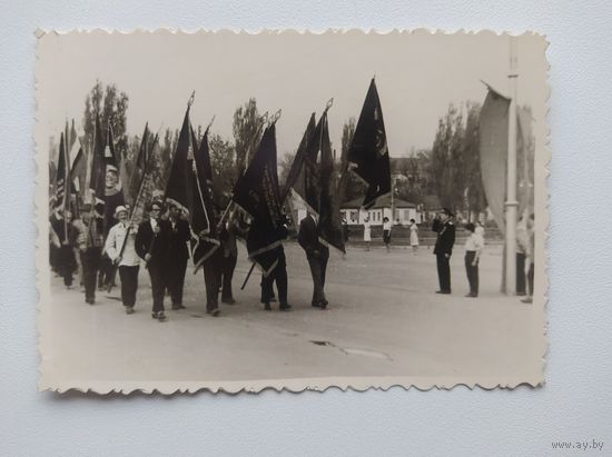 Старая фотография. Демонстрация (1 Мая?).