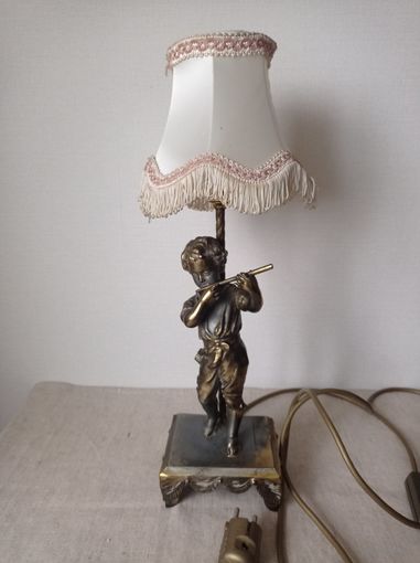 Старинная настольная лампа с абажуром Франция