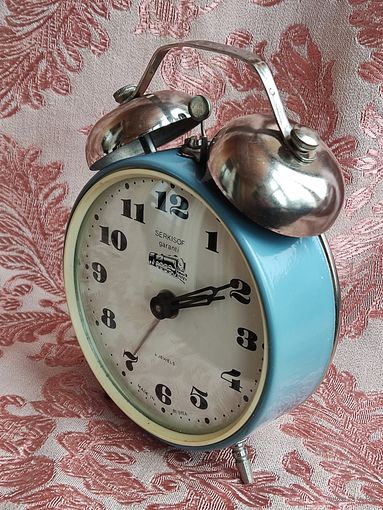 Редкий большой винтажный будильник Serkisof Garanti с дизайном паровоза.