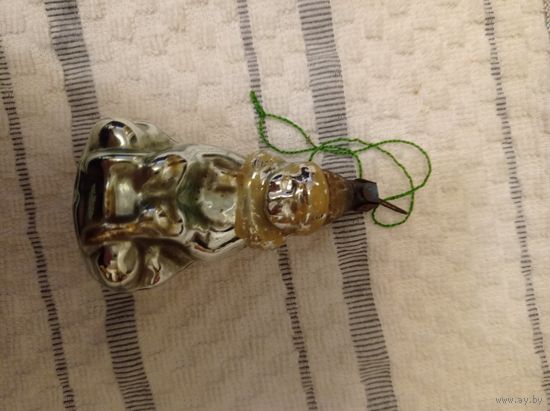 Елочная игрушка мальчик на санках