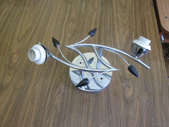 Светильник стационарный на два плафона.