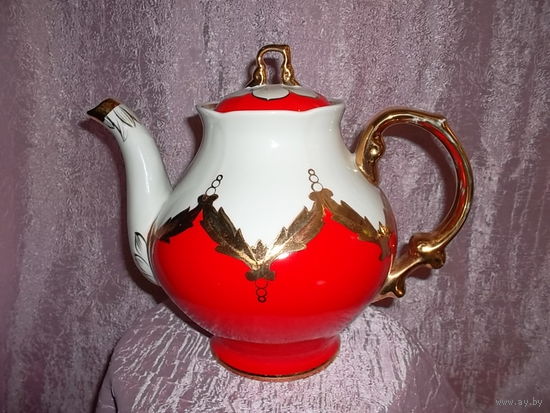Чайник  фарфор. СССР. " Бутон"