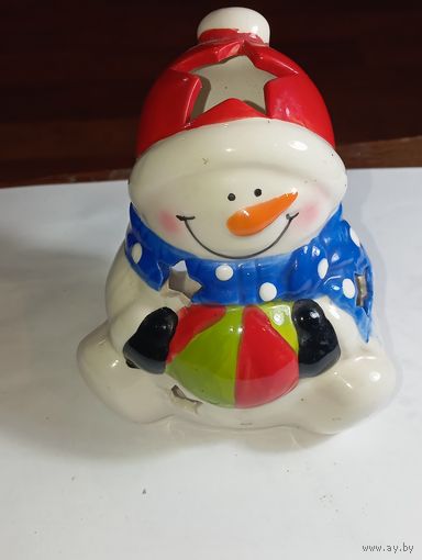 Фарфоровая статуэтка - фанарик Снеговик . С рубля !