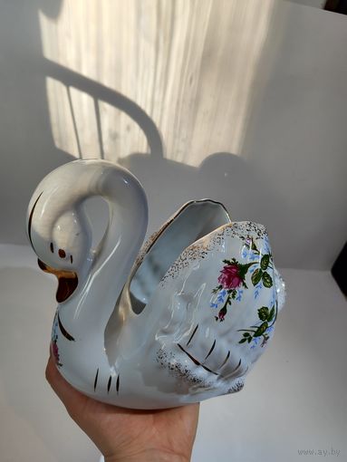 Фруктовница фарфоровая -лебедь.