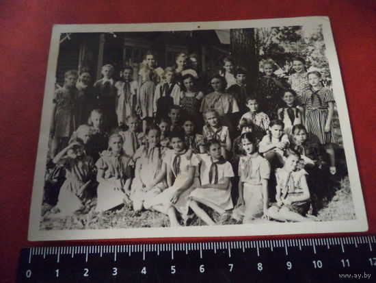 Фотография. Пионерки из 40-х годов. СССР.