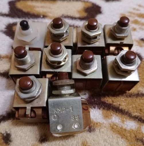 Кнопка км1-1 бу. цена за штуку.