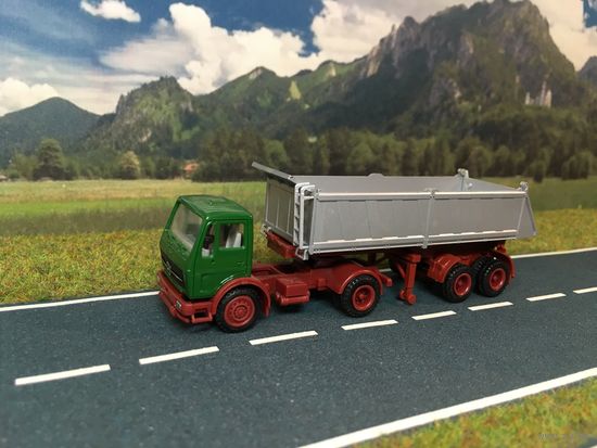 Самосвал Mercedes-Benz. Масштаб НО-1:87.