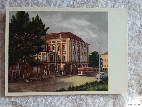 1958. Штейнберг. У здания Ленинградского университета